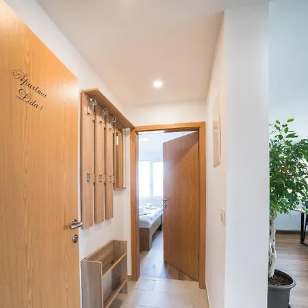 Apartma Lida 1- Mirna Lokacija, Brezplacno Parkirisce, 10 Minut Hoje Do Jezera In Gradu Apartment