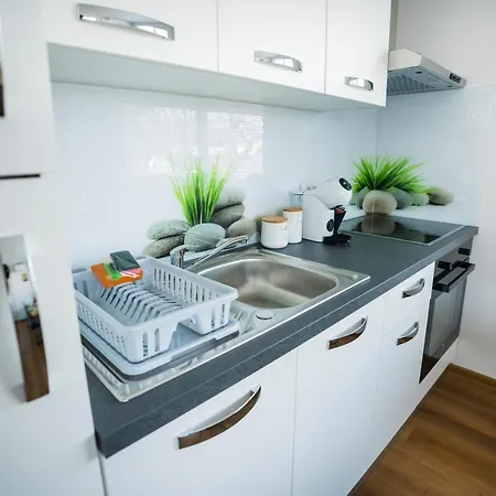 Apartma Lida 1- Mirna Lokacija, Brezplacno Parkirisce, 10 Minut Hoje Do Jezera In Gradu דירה