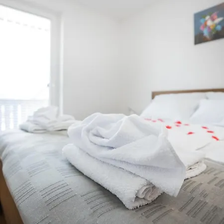 아파트 Apartma Lida 1- Mirna Lokacija, Brezplacno Parkirisce, 10 Minut Hoje Do Jezera In Gradu