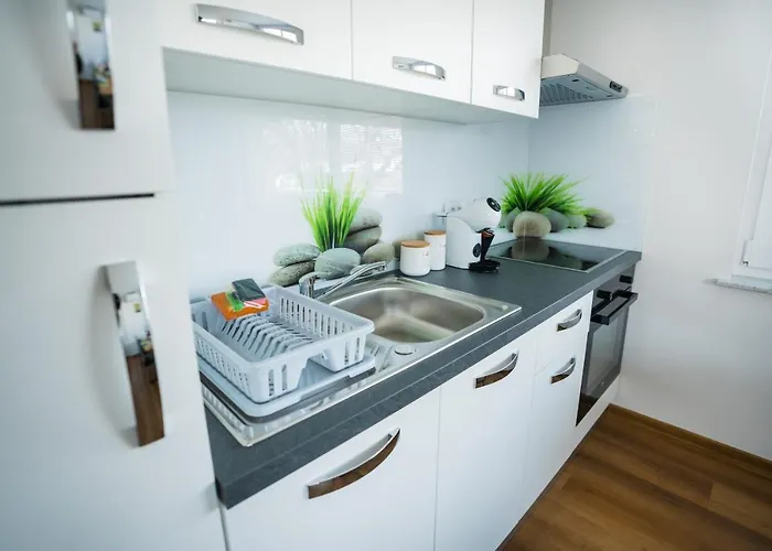 Apartma Lida 1- Mirna Lokacija, Brezplacno Parkirisce, 10 Minut Hoje Do Jezera In Gradu شقة